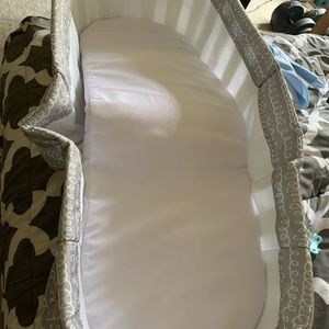 Portable baby sleeper never used